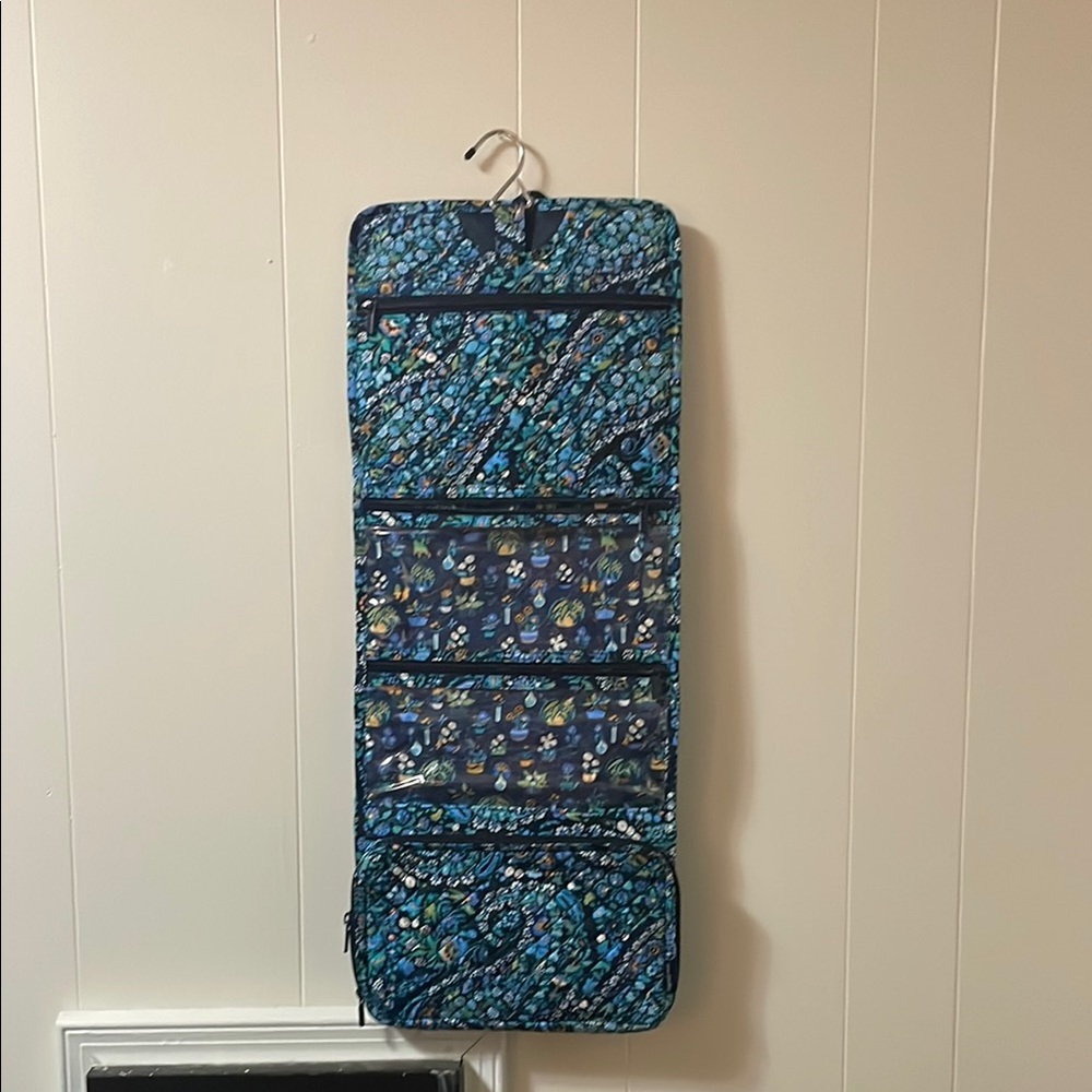 VERA BRADLEY MAKEUP BAG *NWOT*